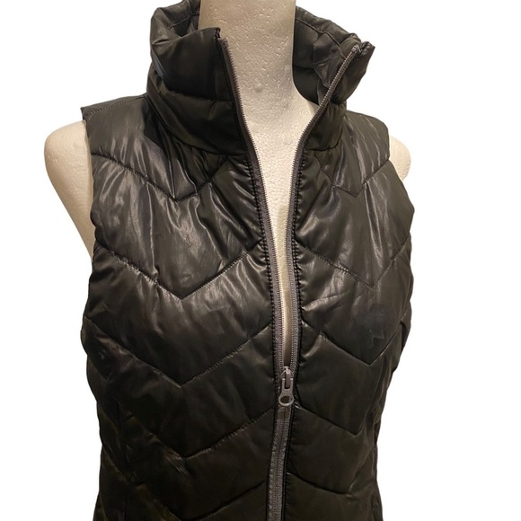 BLACK PUFFER VEST - Picture 7 of 7